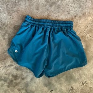 Lululemon Hotty Hot High-Rise Lined Short 2.5" Size 4